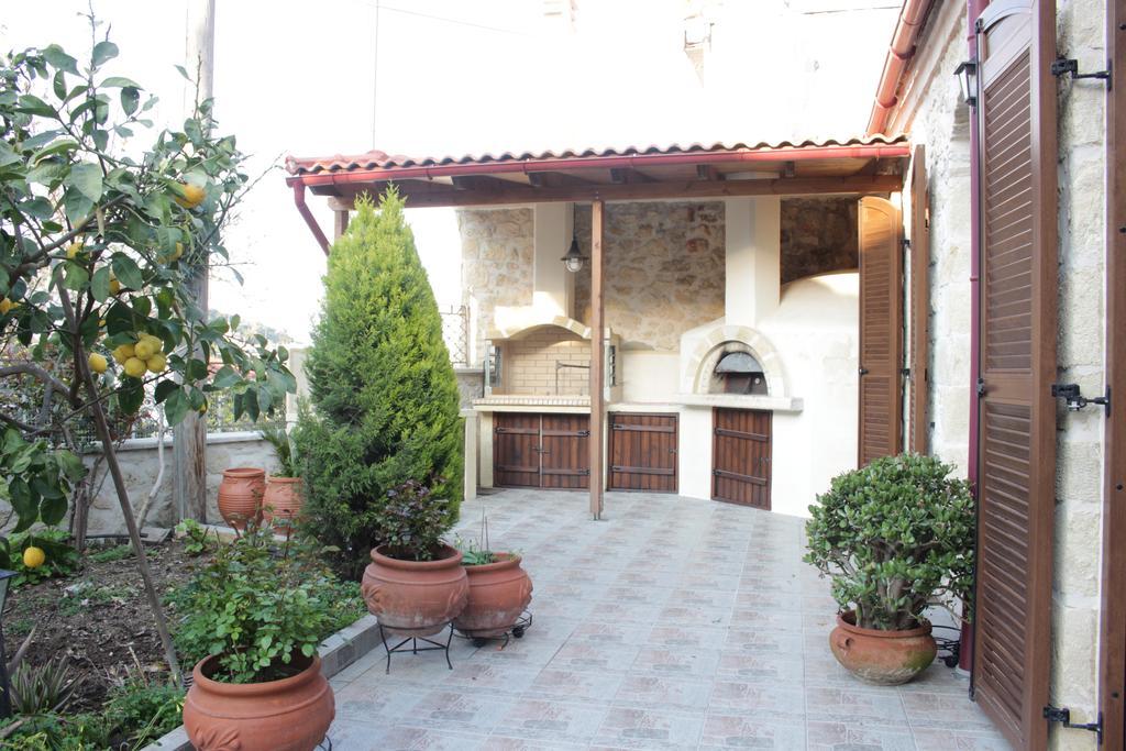 Artemisia Traditional Home Choudetsi Exterior foto
