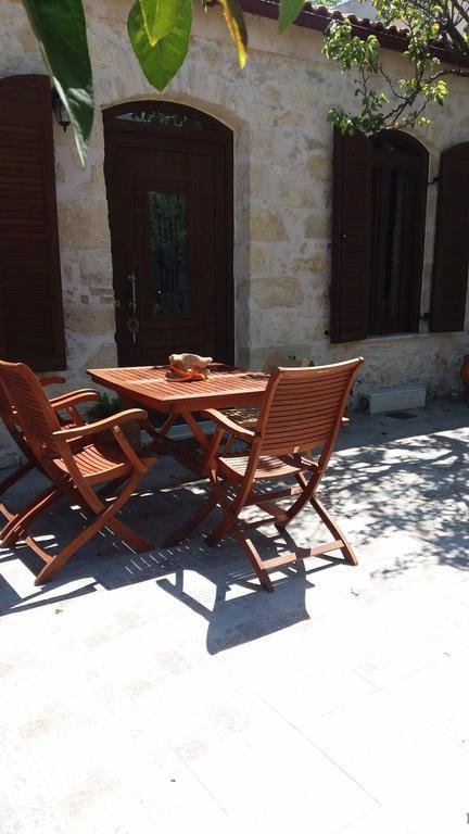 Artemisia Traditional Home Choudetsi Exterior foto