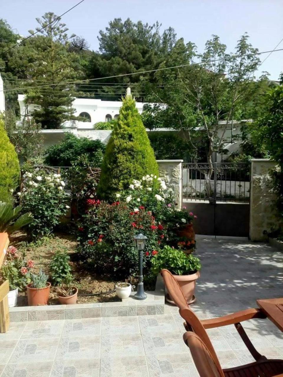 Artemisia Traditional Home Choudetsi Exterior foto